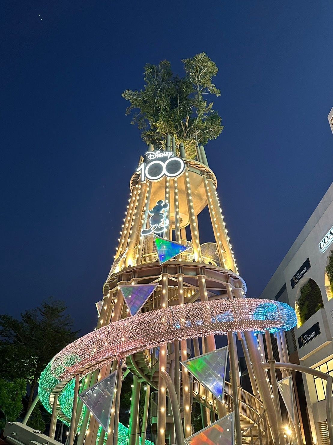 三井MITSUI OUTLET 商場創意佈置  DISNEY 100周年 