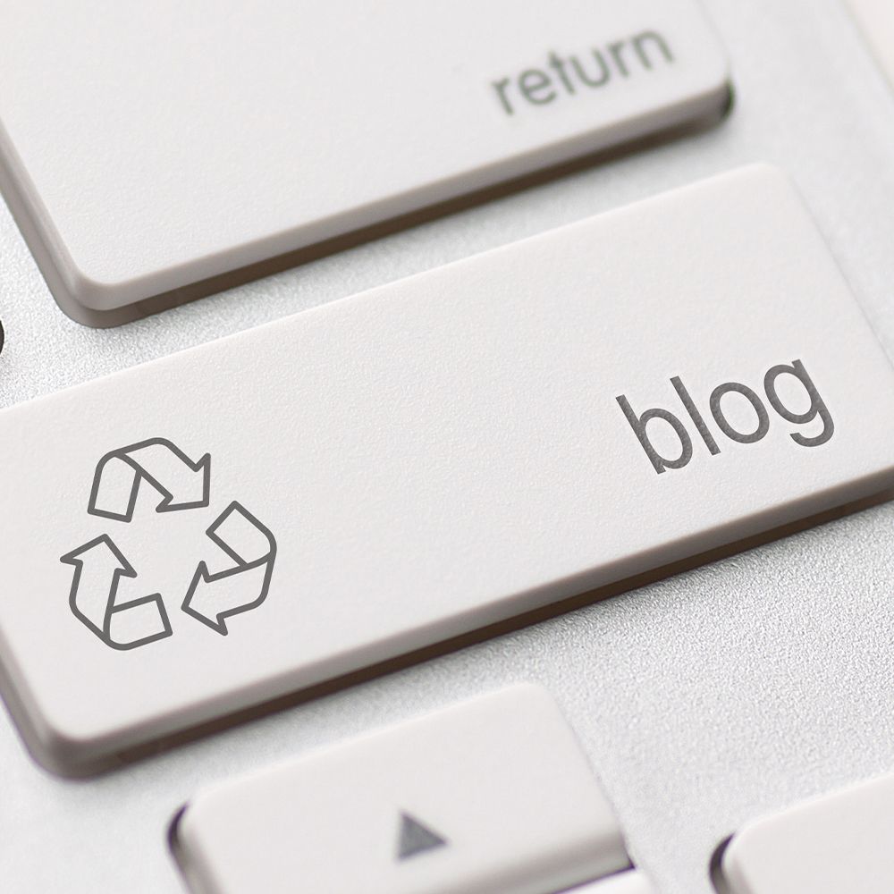 Close-up of a keyboard key labeled “blog” with a recycle icon next to it. 