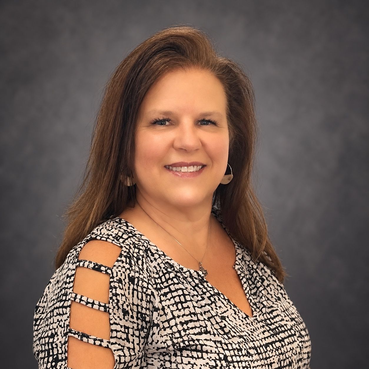 Cyndi Roberts - INTERIOR DESIGNER / OWNER