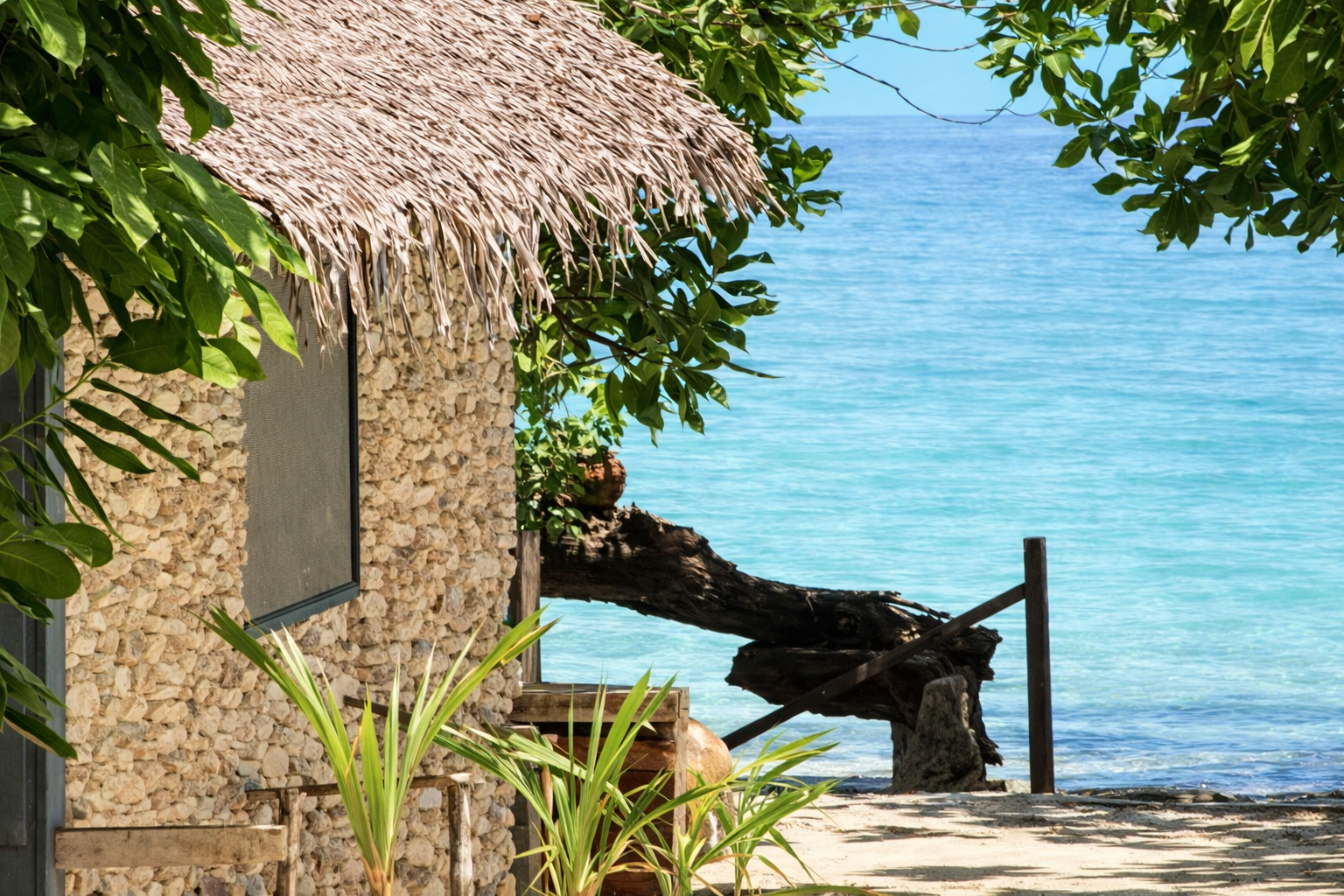 Aore Stone House - Beachfront Bungalow