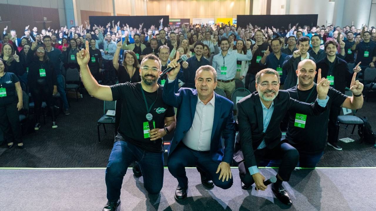 Luiz Teixeira (CEO da Oral Sin), José Carlos Semenzato (presidente do Conselho de Administração do Grupo SMZTO, Dr. Paulo Zahr (presidente do Grupo OdontoCompany) e Evandro Veronezi (diretor de operações da Oral Sin) na abertura da Convenção Oral Sin 2024.