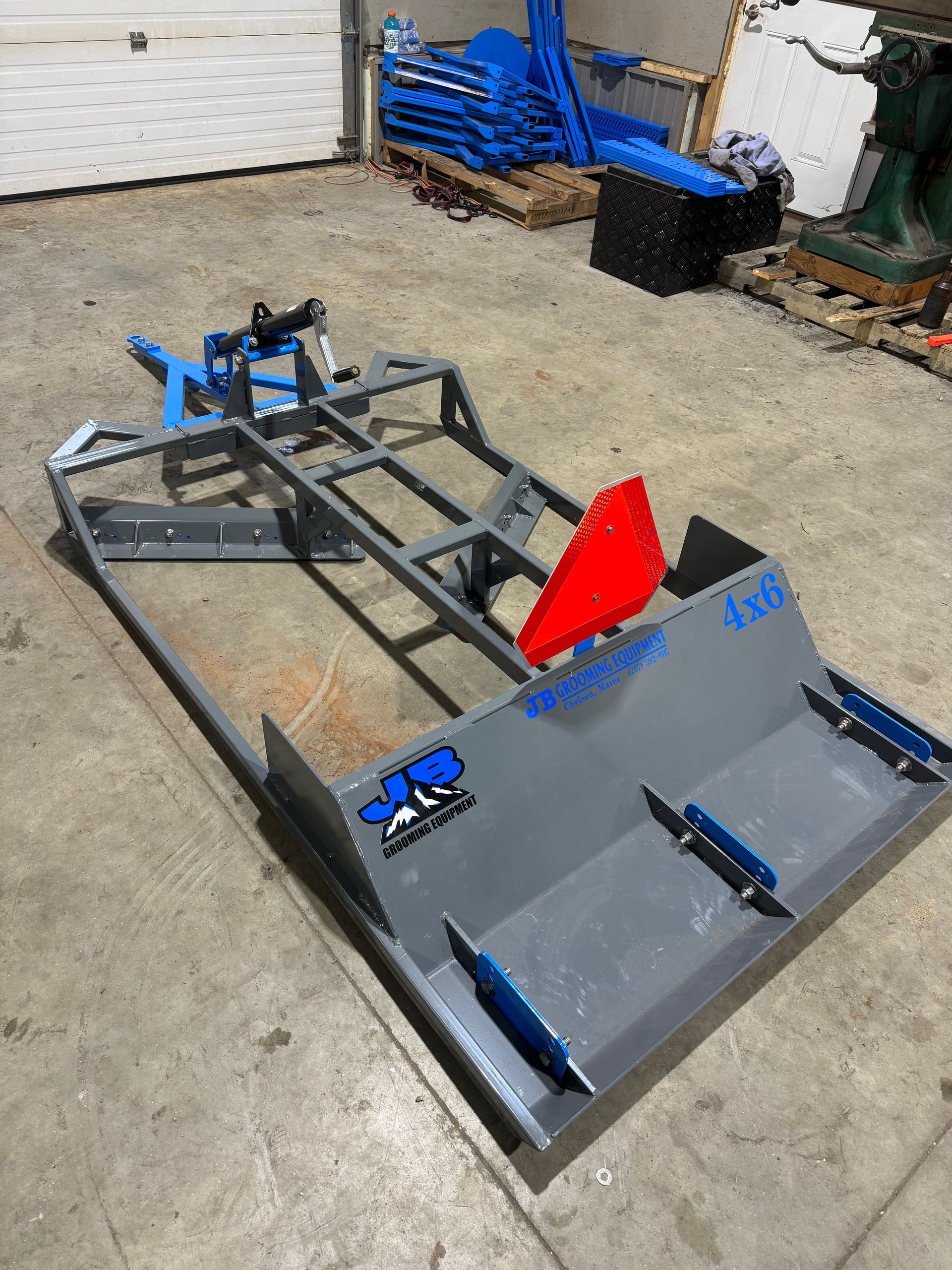 A machine is sitting on the ground in a garage.