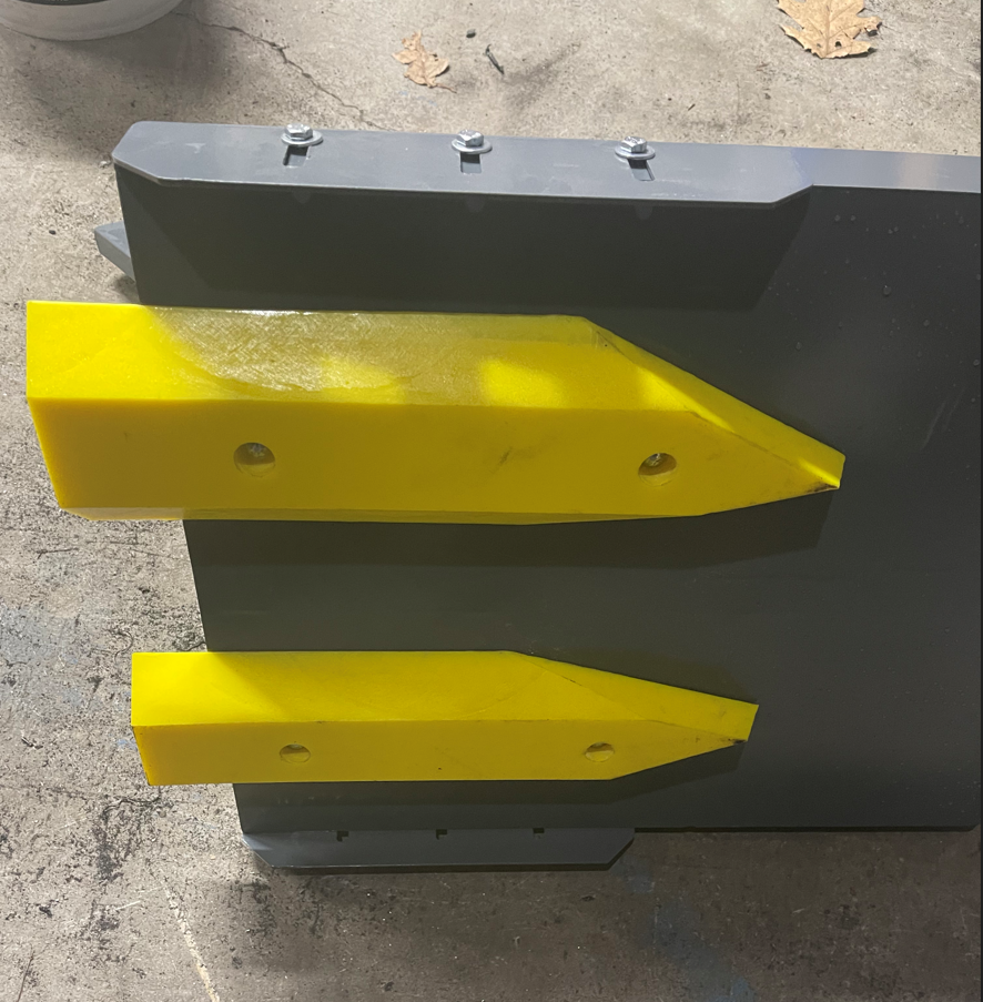 A piece of metal with yellow arrows on it