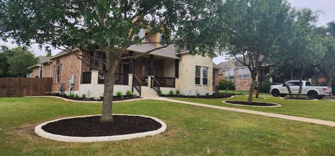 Huge house with wide landscaping design Huge house with wide landscaping design