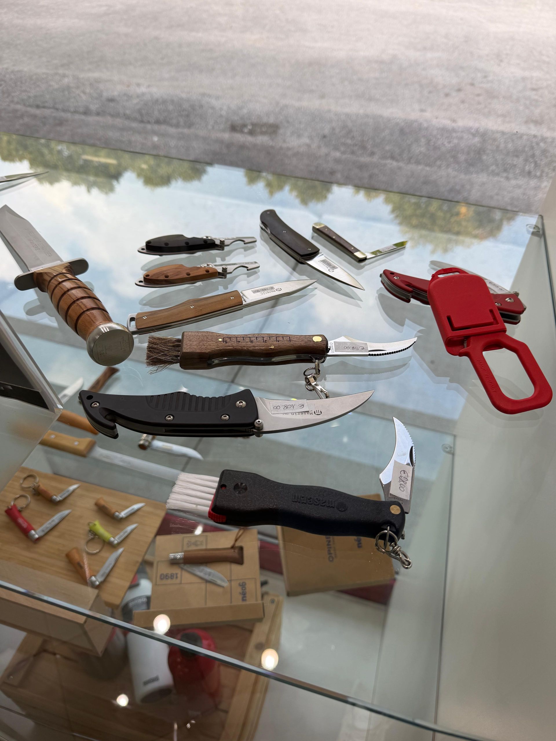 Outdoor, coltelleria e articoli tecnici