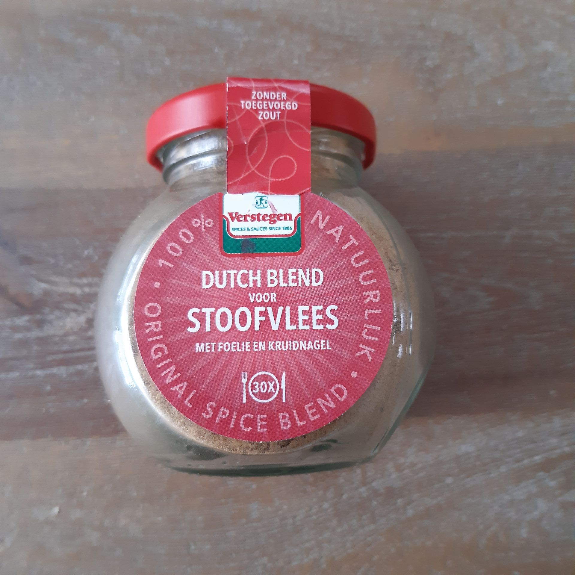 Potje Nederlandse Stoofvlees kruidenmix met rood etiket en deksel.