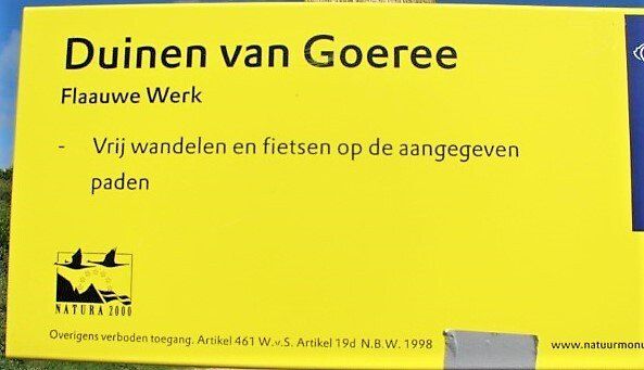 Geel bord: Duinen van Goeree. Tekst: