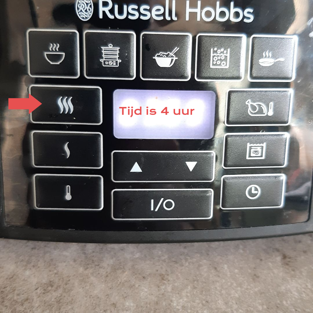 scroll verder voor het recept Close-up van een bedieningspaneel van een Russell Hobbs-apparaat met een oplichtend display waarop
