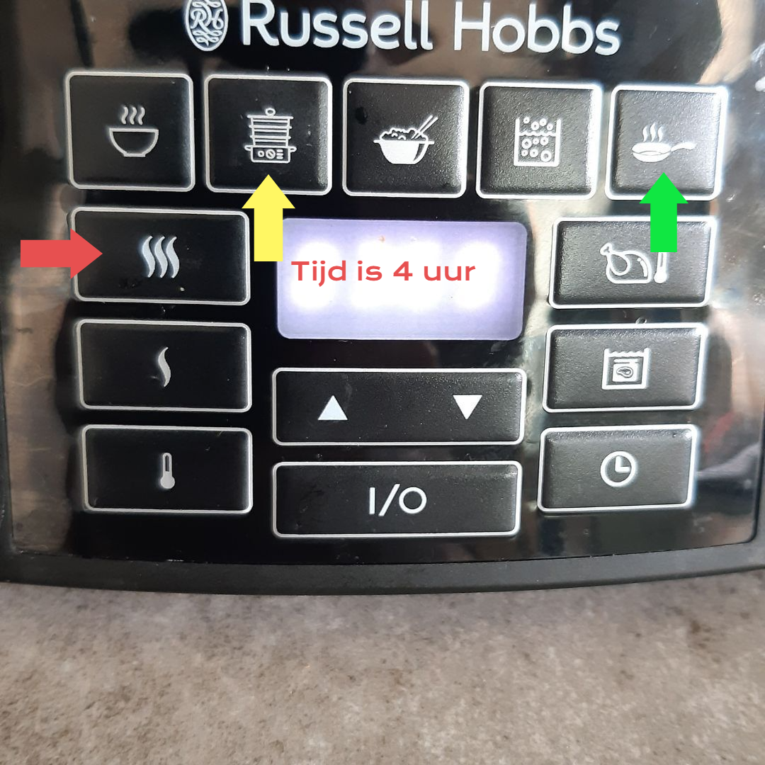 Detailopname van een bedieningspaneel van een Russell Hobbs-apparaat, met de melding
