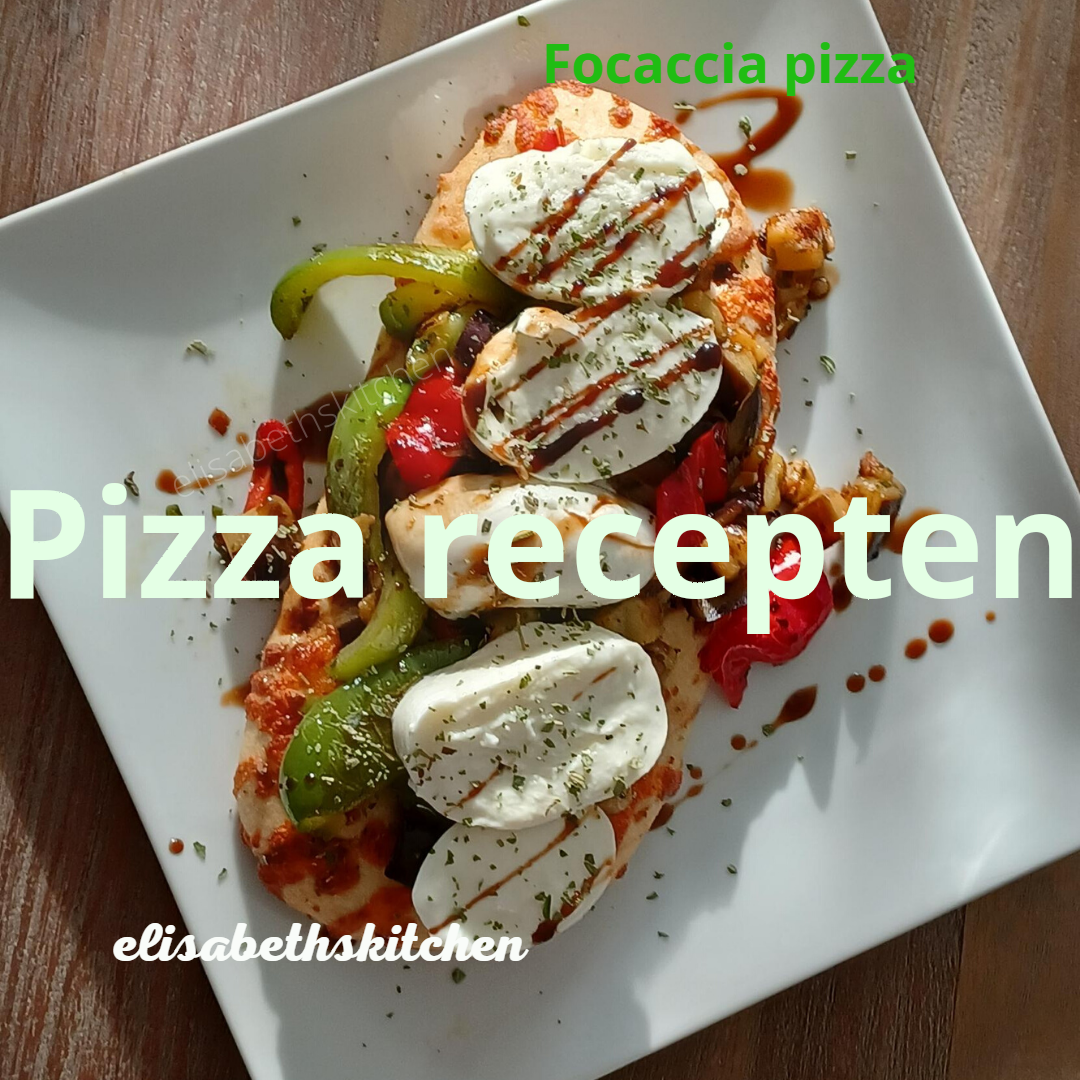 Focaccia pizza belegd met groenten, mozzarella en balsamico glazuur, geserveerd op een wit vierkant bord.