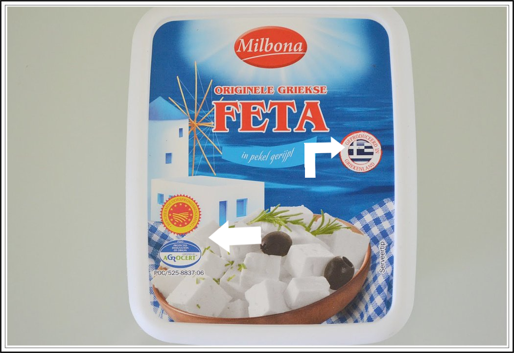 Verpakking van fetakaas met Griekse vlag, blauw-wit.