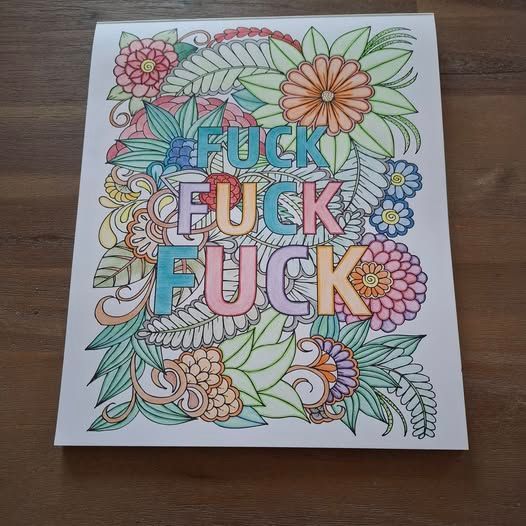 Kleurplaat met een bloemenpatroon en het woord