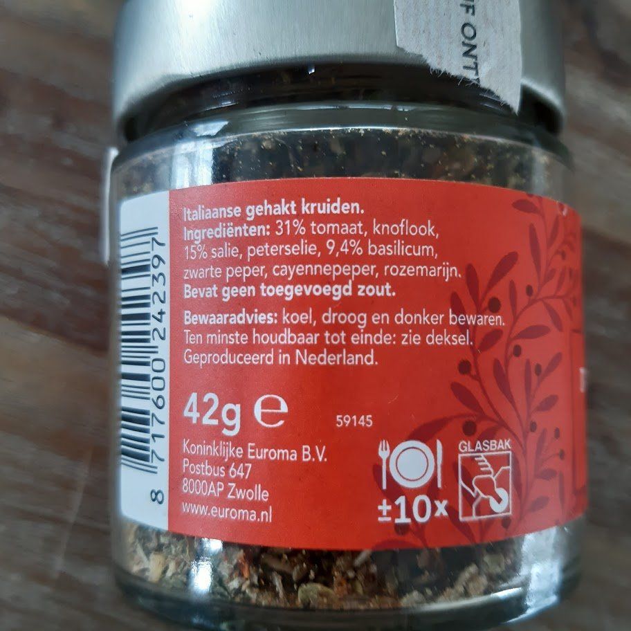 scroll verder voor het recept Potje Italiaanse kruidenmix met etiket waarop de ingrediënten en bewaarvoorschriften staan vermeld.