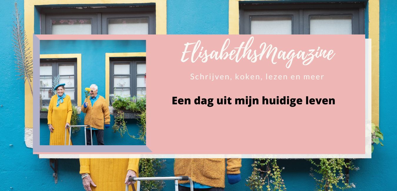 Scroll door voor meer Two women standing outside in front of blue building with pink text box overlay that reads, “Een dag uit mijn huidige leven.”