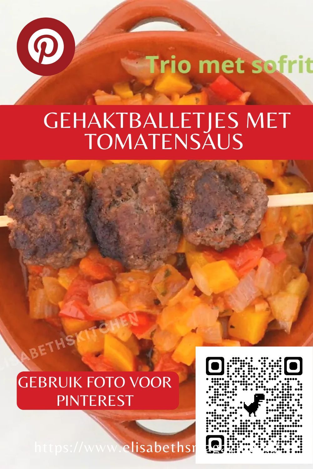 gebruik deze foto om op te slaan op je pinterestpagina Gehaktballetjes met tomatensaus en groenten, geserveerd in een terracotta kom.