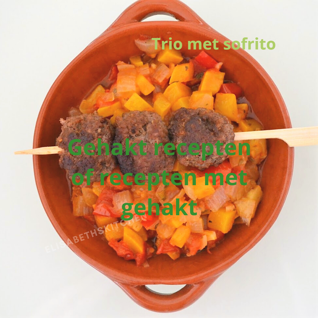 scroll snel verder voor het overzicht en maak je keuze Gehaktballetjes aan een spiesje boven sofrito, in een terracotta schaal.
