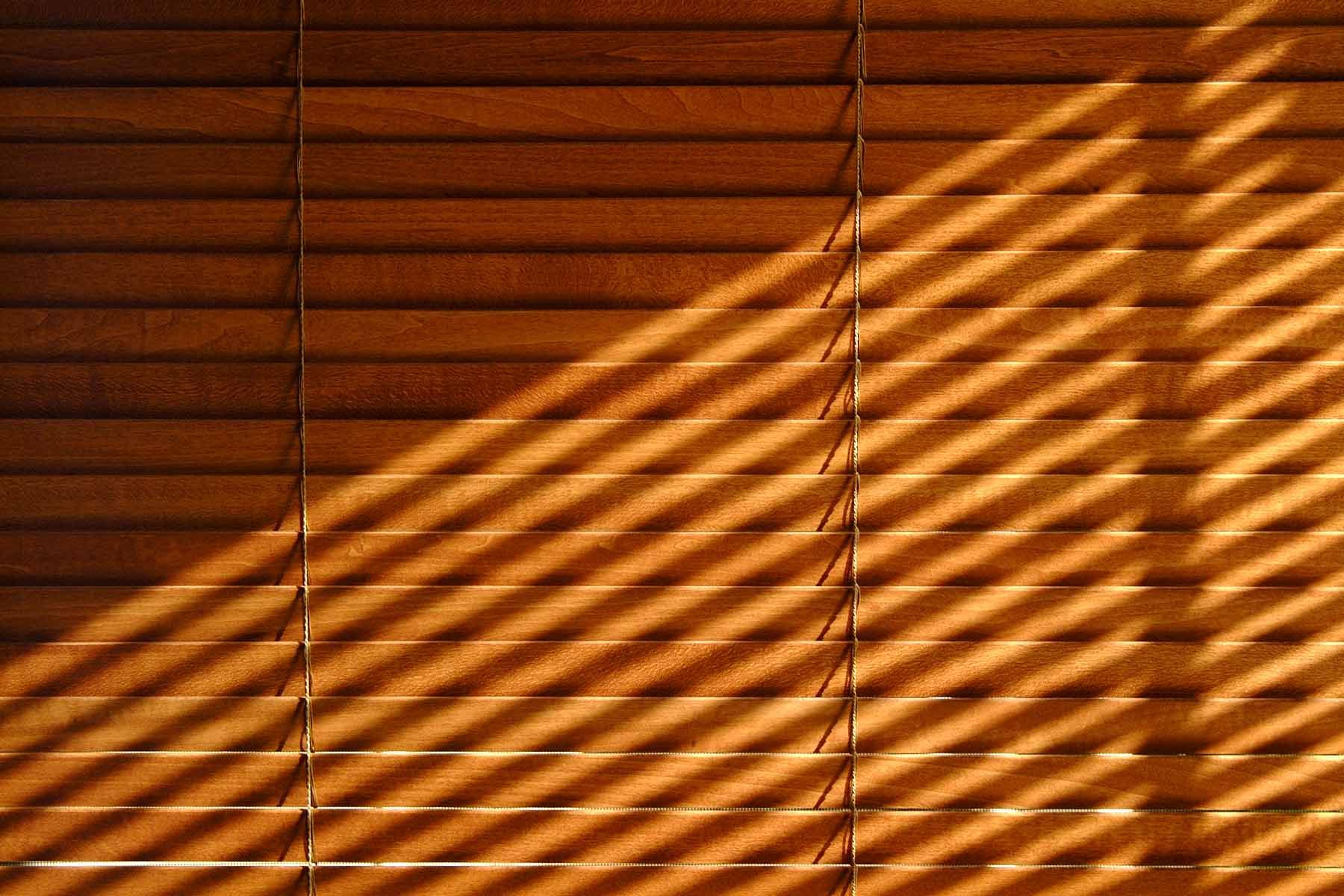 close open venetian blinds lighting range