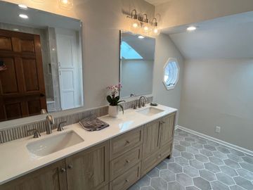 A bathroom with a toilet , sink , and bathtub.