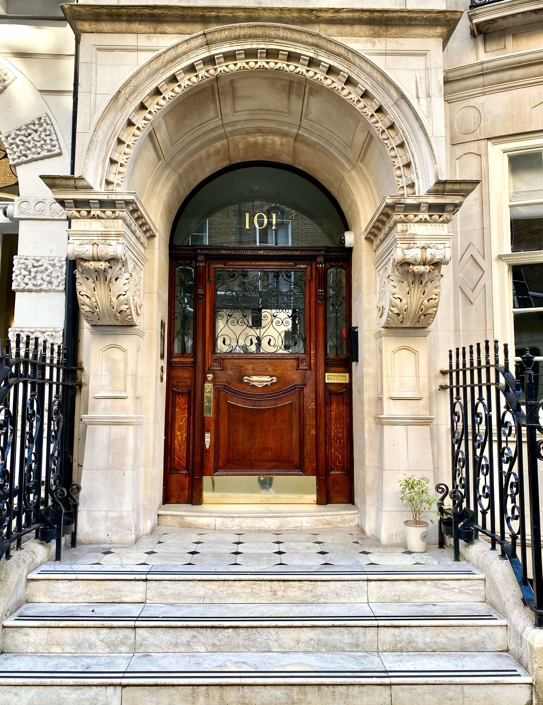 Dr. Gino Vissers - 101 Harley Street