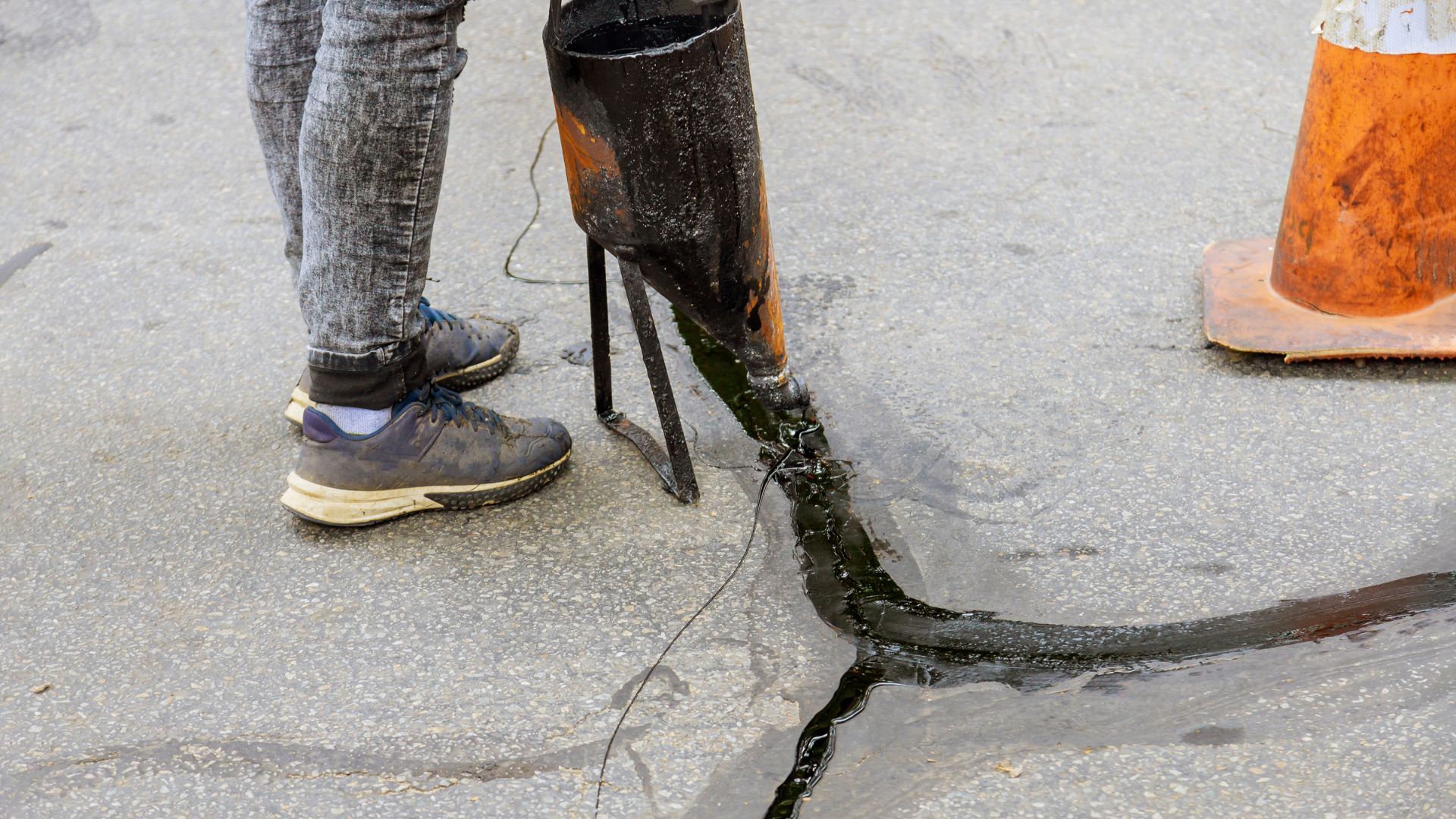 Pouring asphalt in the crack