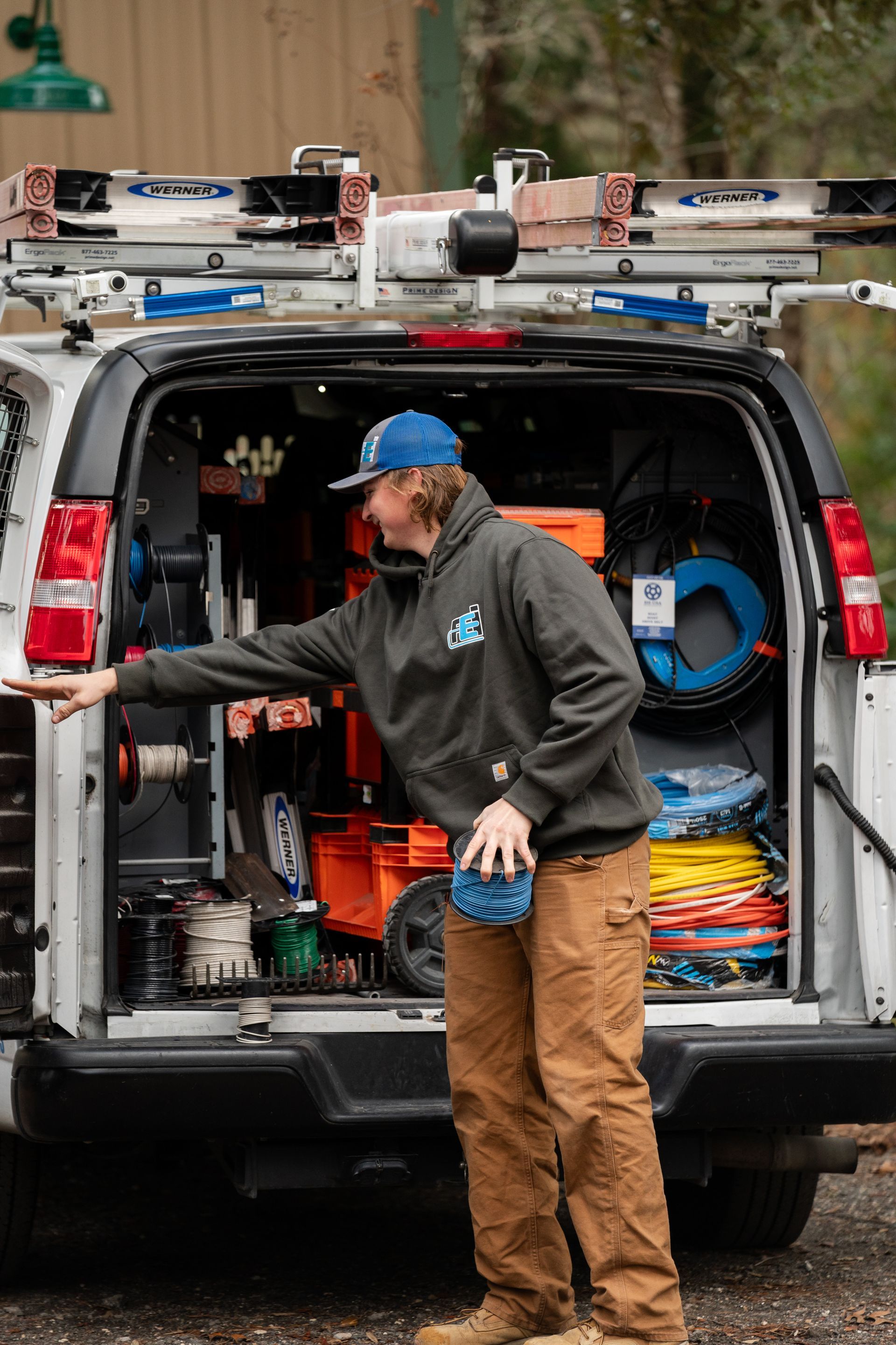 Faulkner electrician grabbing more electrical components for a repair job in Trinity, FL