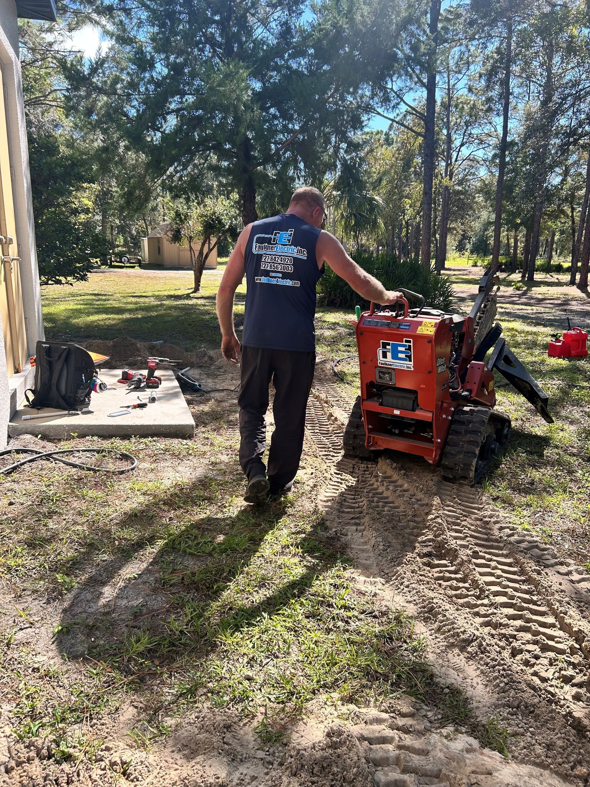 Faulkner electrician working outside in Greater Tampa Bay area