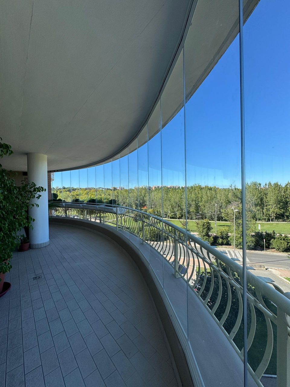 Terrazzo residenziale con vetrata a pacchetto