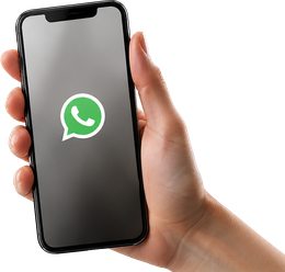 Mano che tiene uno smartphone con il logo di WhatsApp su schermo nero
