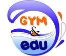 Logo avec des volutes violettes et bleues, « GYM » orange, « & » noir et texte « eau » bleu