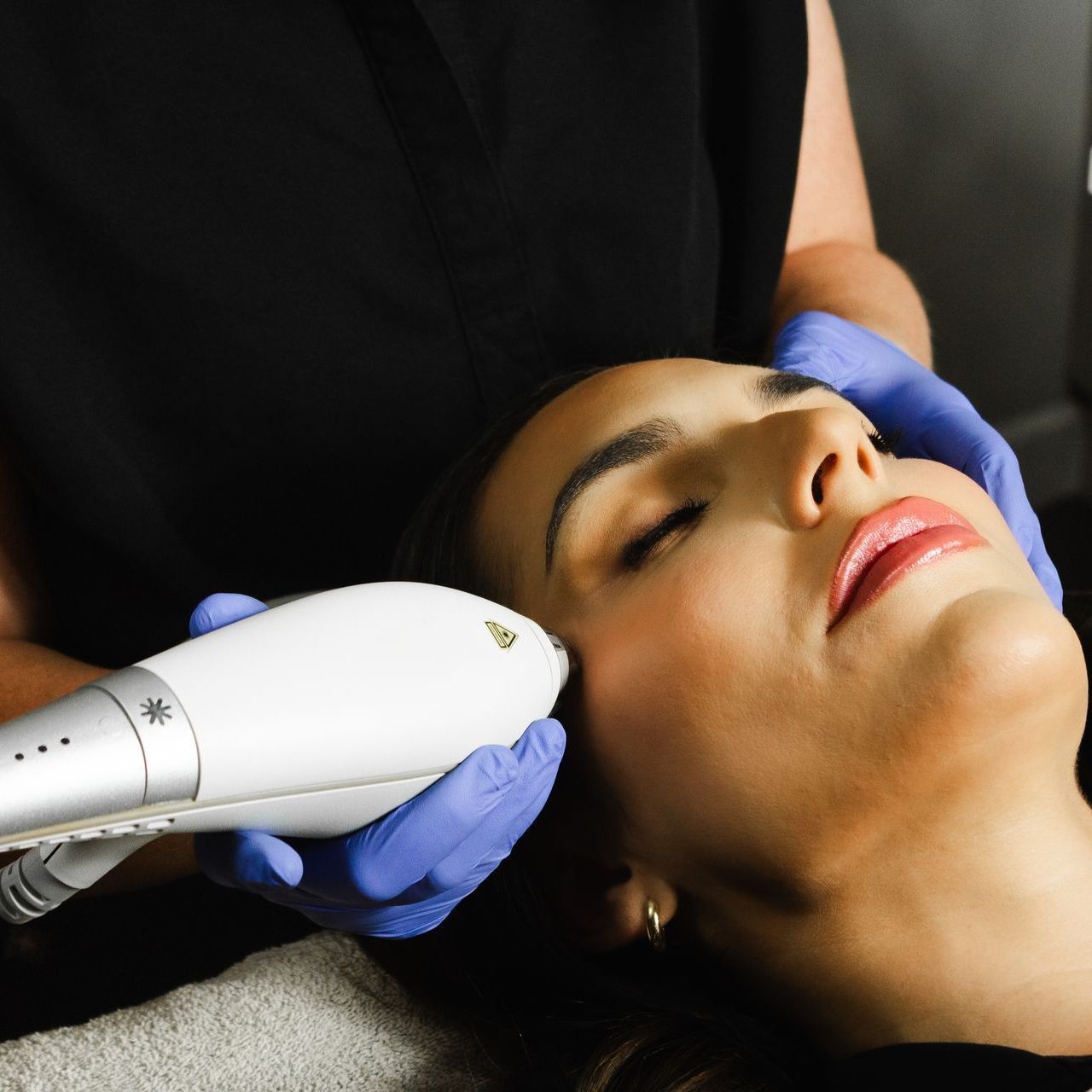 Clear + Brilliant treatment treating unevent skin tone and dark spots in Metairie | Chronos BHW