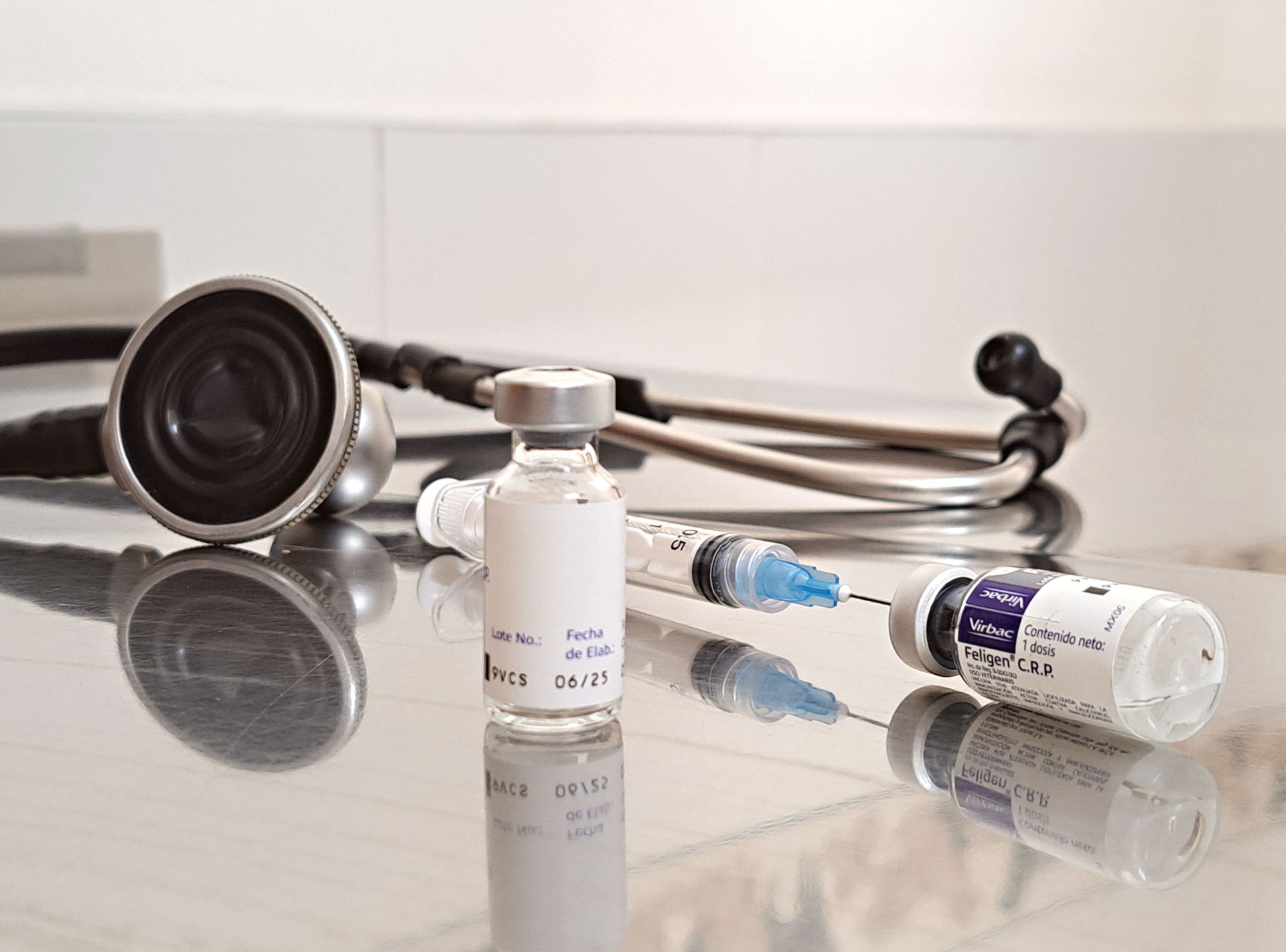 Comparison of GLP-1 weight loss medications including semaglutide, tirzepatide, and retatrutide.