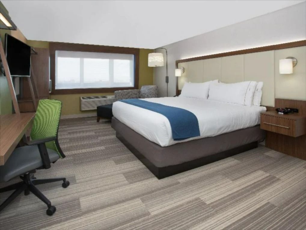 Holiday Inn Shades – Orange County, CA – Designing Women of OC