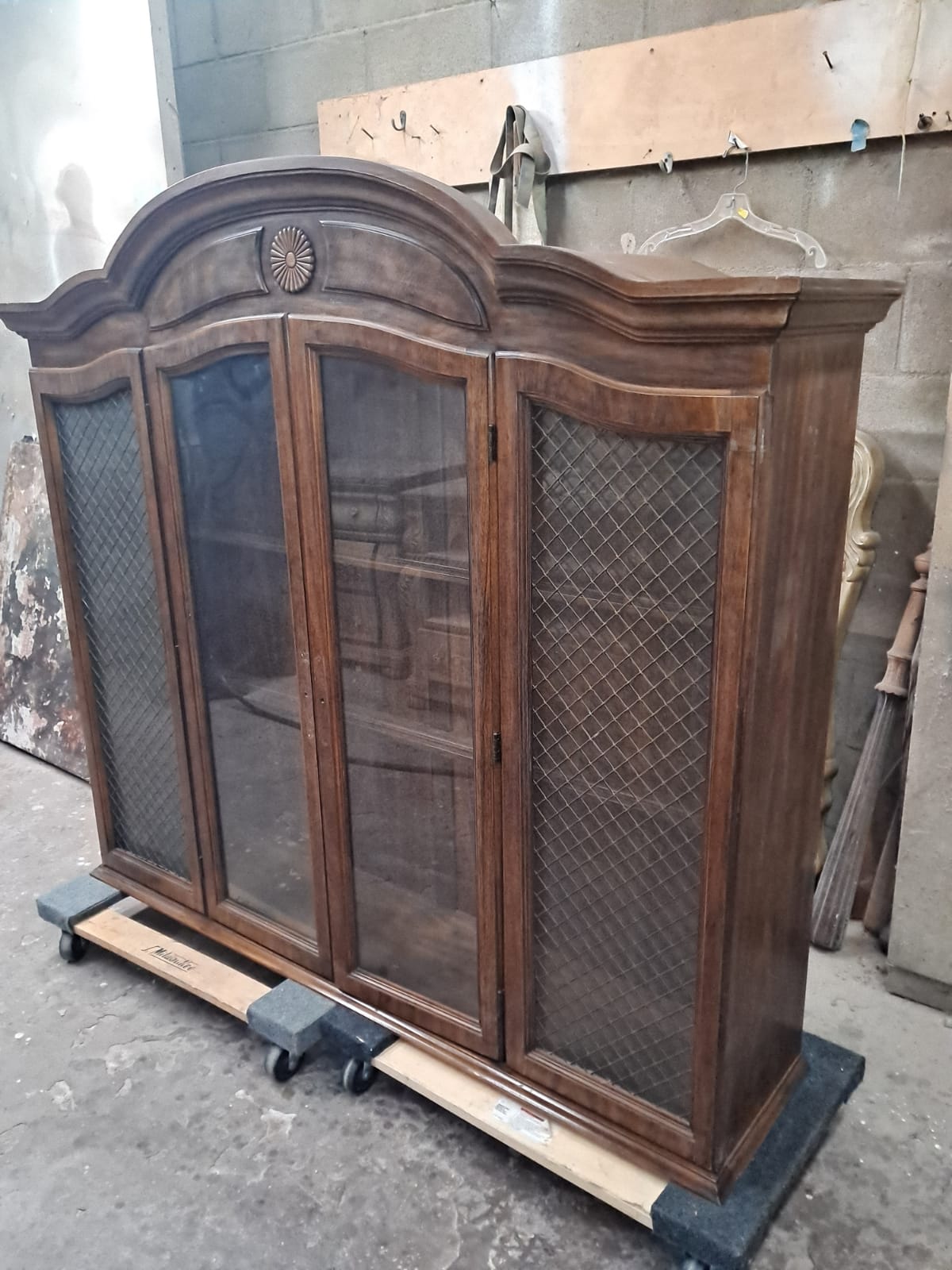 Wood Finish Counter