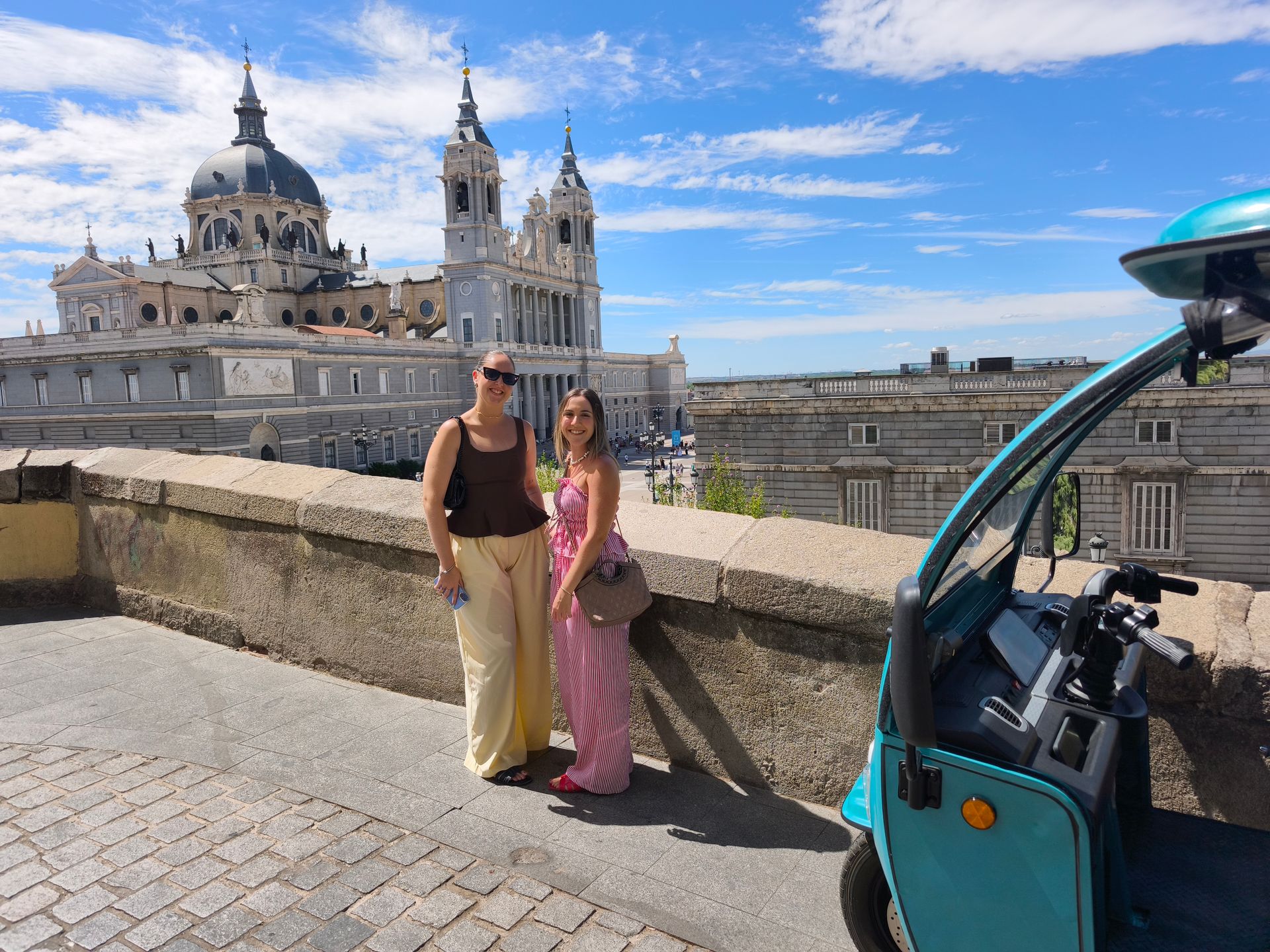Tour de 2 Horas en Tuk Tuk por Madrid | TukTukZero