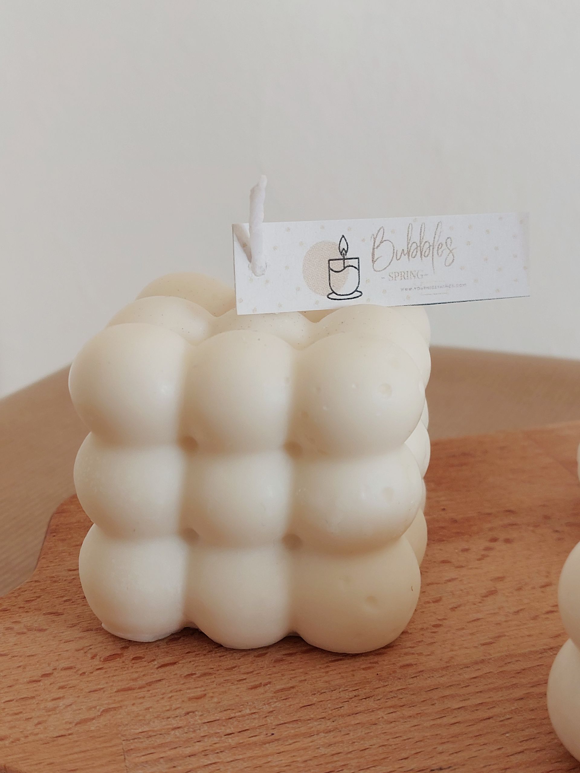 Vierkante bubbelkaars handgemaakt van natuurlijke sojawas in cadeau doos
