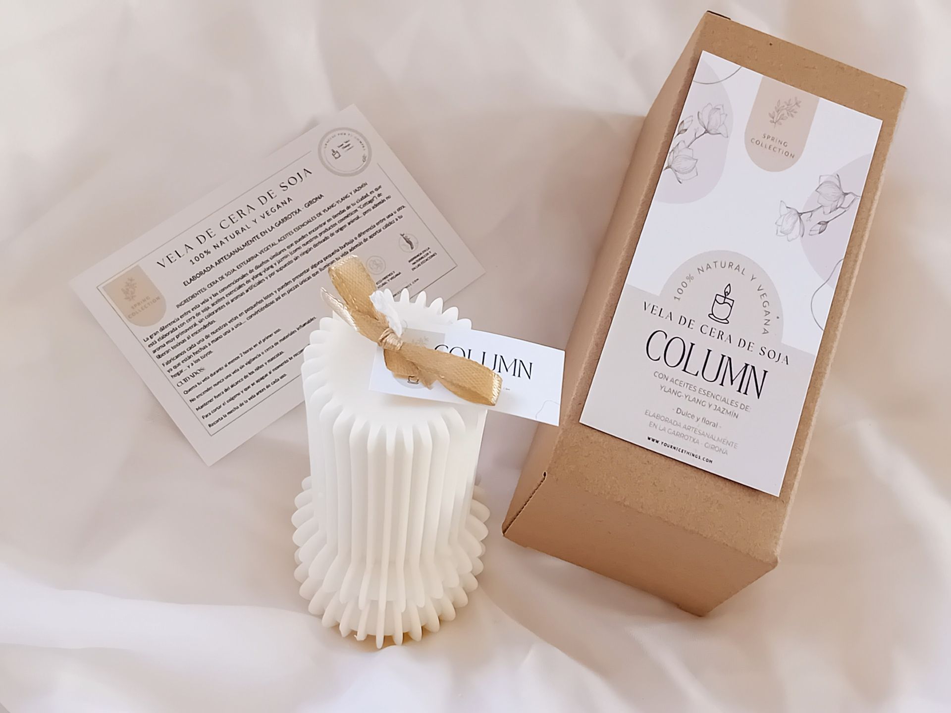 Geribbelde handgemaakte sojakaars met Ylang-Ylang en jasmijn in een cadeau doos