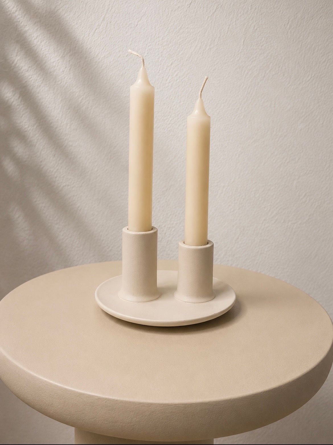 Beige kandelaar rond