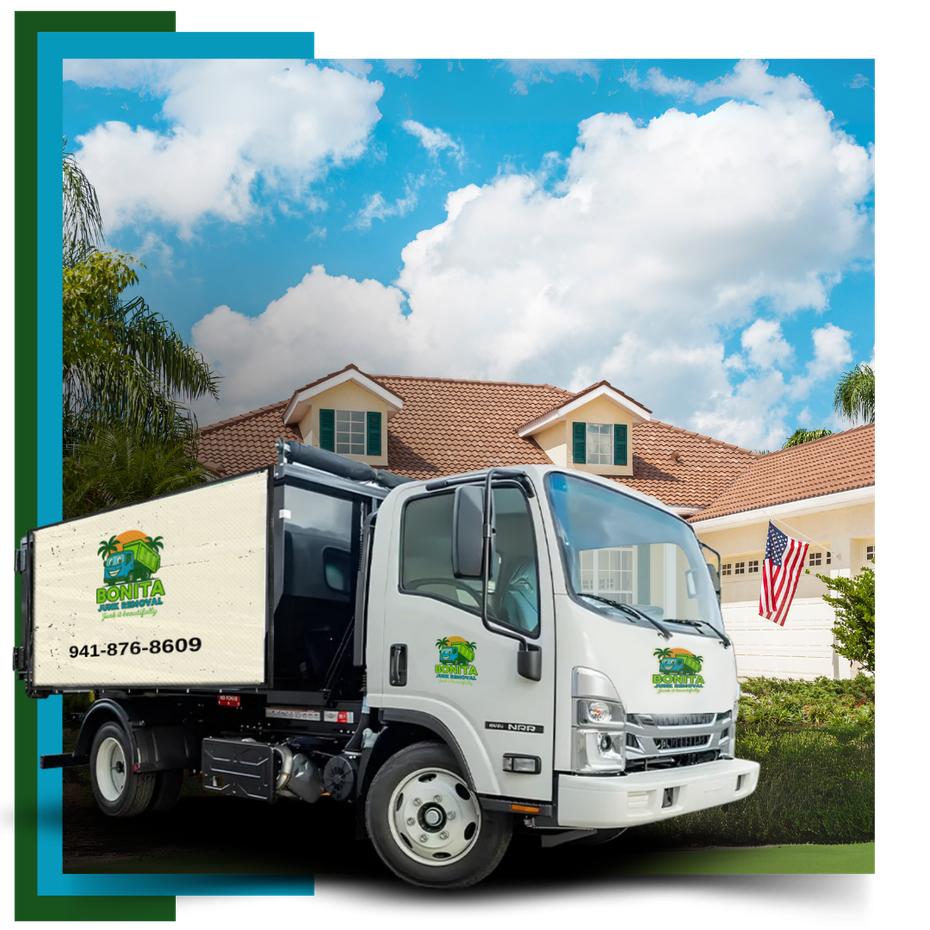 A bonita junk removal truck in front of a house.