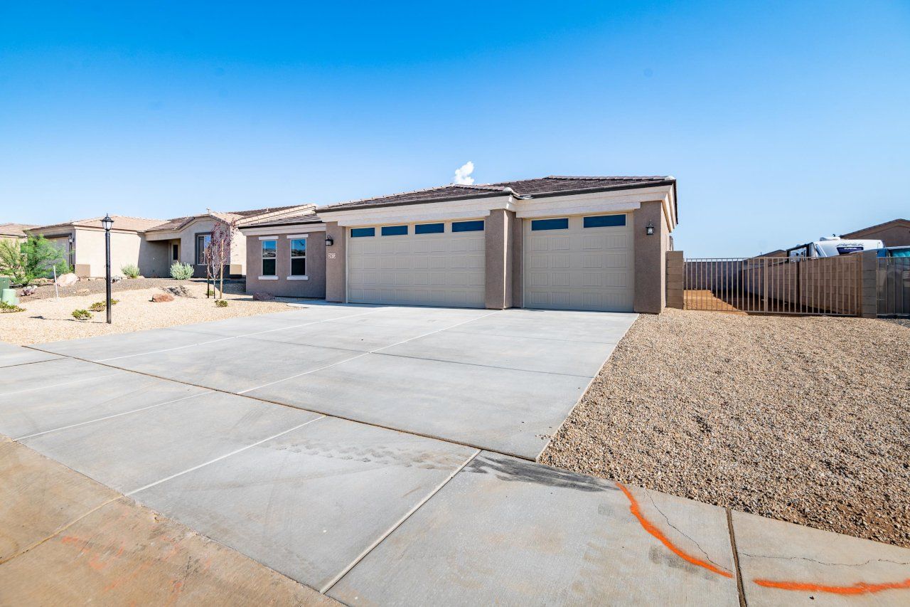 New Home Construction in Kingman AZ, Custom Home Builder Services, Modern Home Design Trends, Arizona Real Estate, Home Buyer