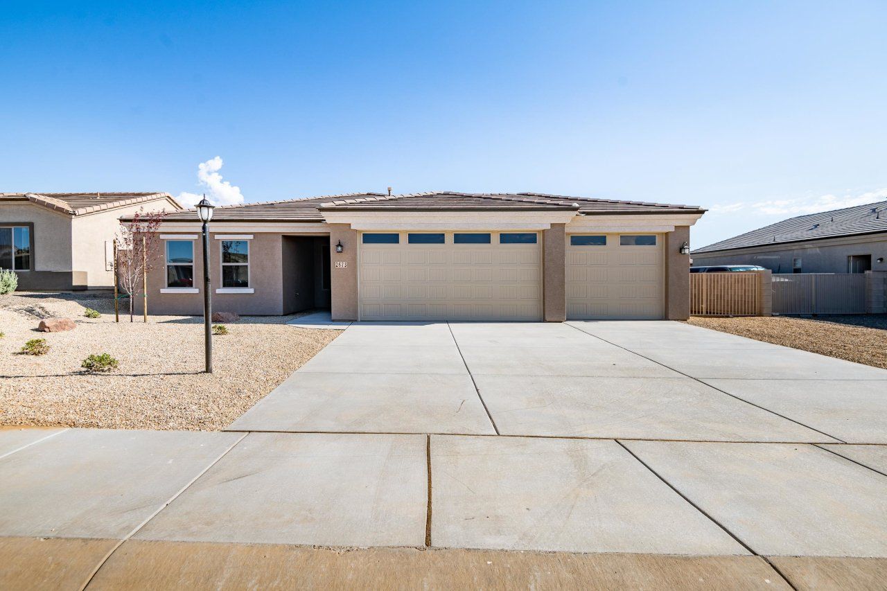 New Home Construction in Kingman AZ, Custom Home Builder Services, Modern Home Design Trends, Arizona Real Estate, Home Buyer