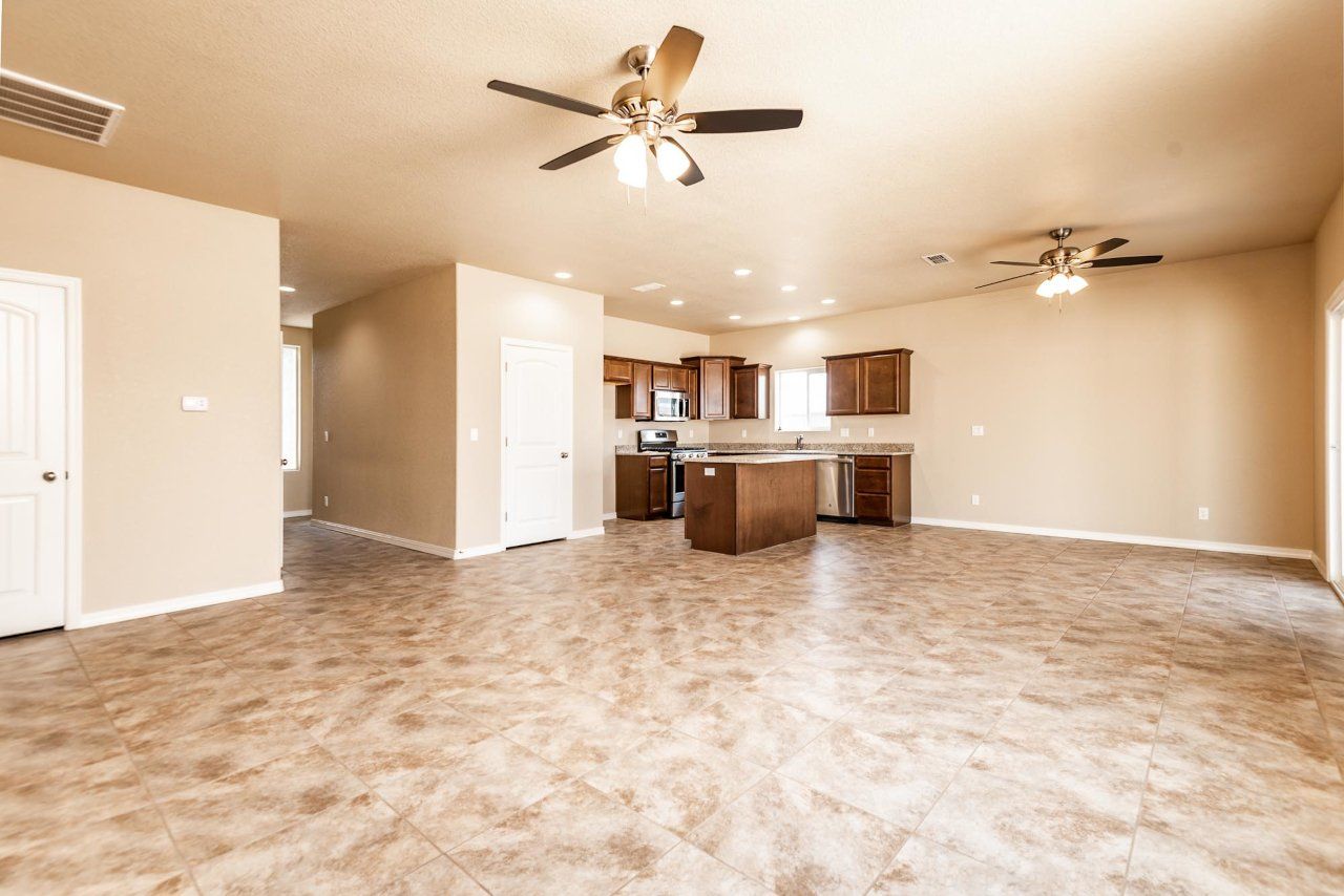 New Home Construction in Kingman AZ, Custom Home Builder Services, Modern Home Design Trends, Arizona Real Estate, Home Buyer