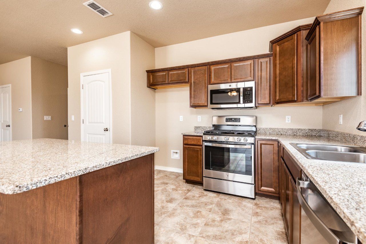 New Home Construction in Kingman AZ, Custom Home Builder Services, Modern Home Design Trends, Arizona Real Estate, Home Buyer
