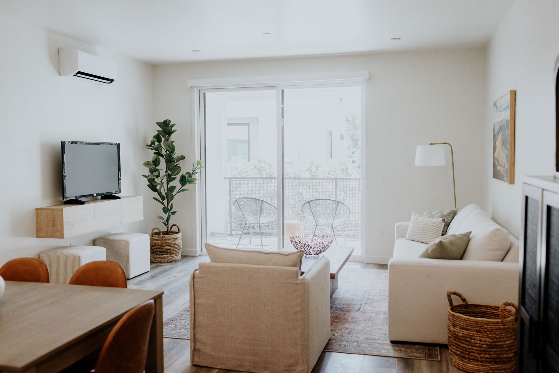 1 bedroom living room tv, couch, and dining table