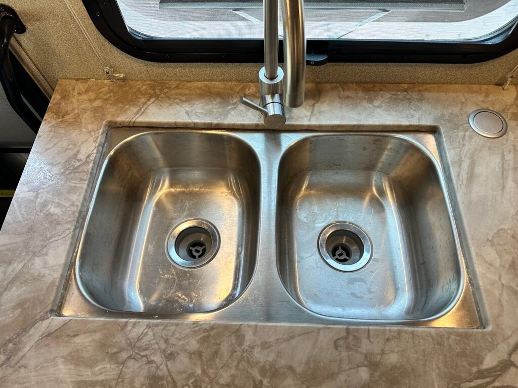 A stainless steel kitchen sink is sitting on top of a counter.