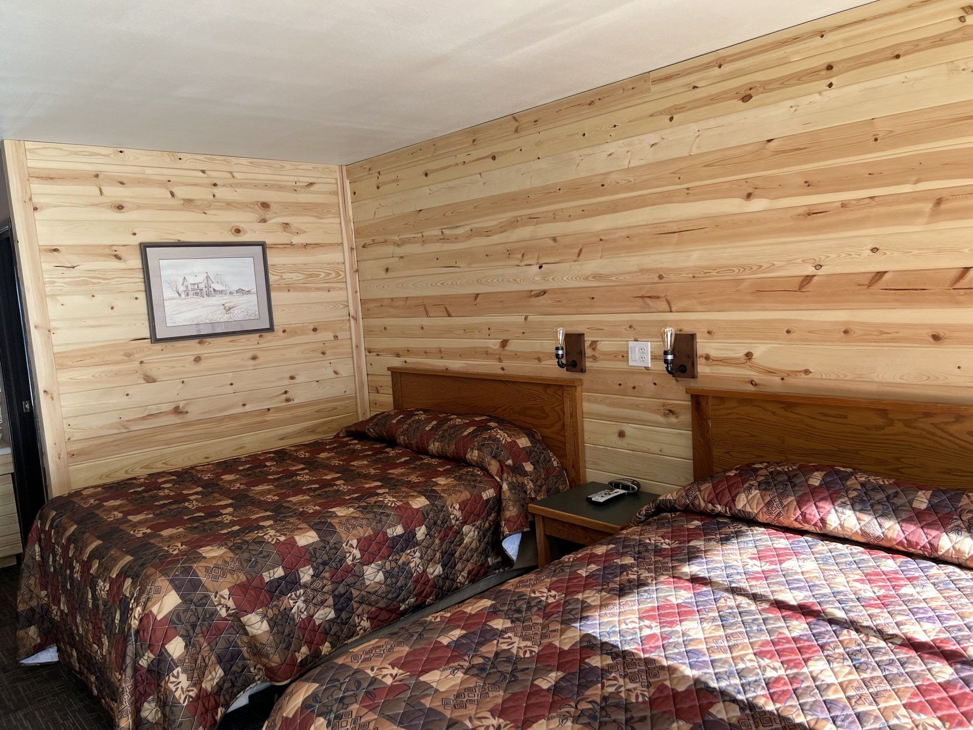 Clean room with a Queen sized bed