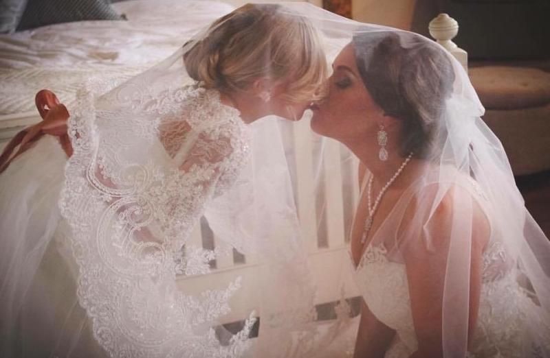 bride and flower girl