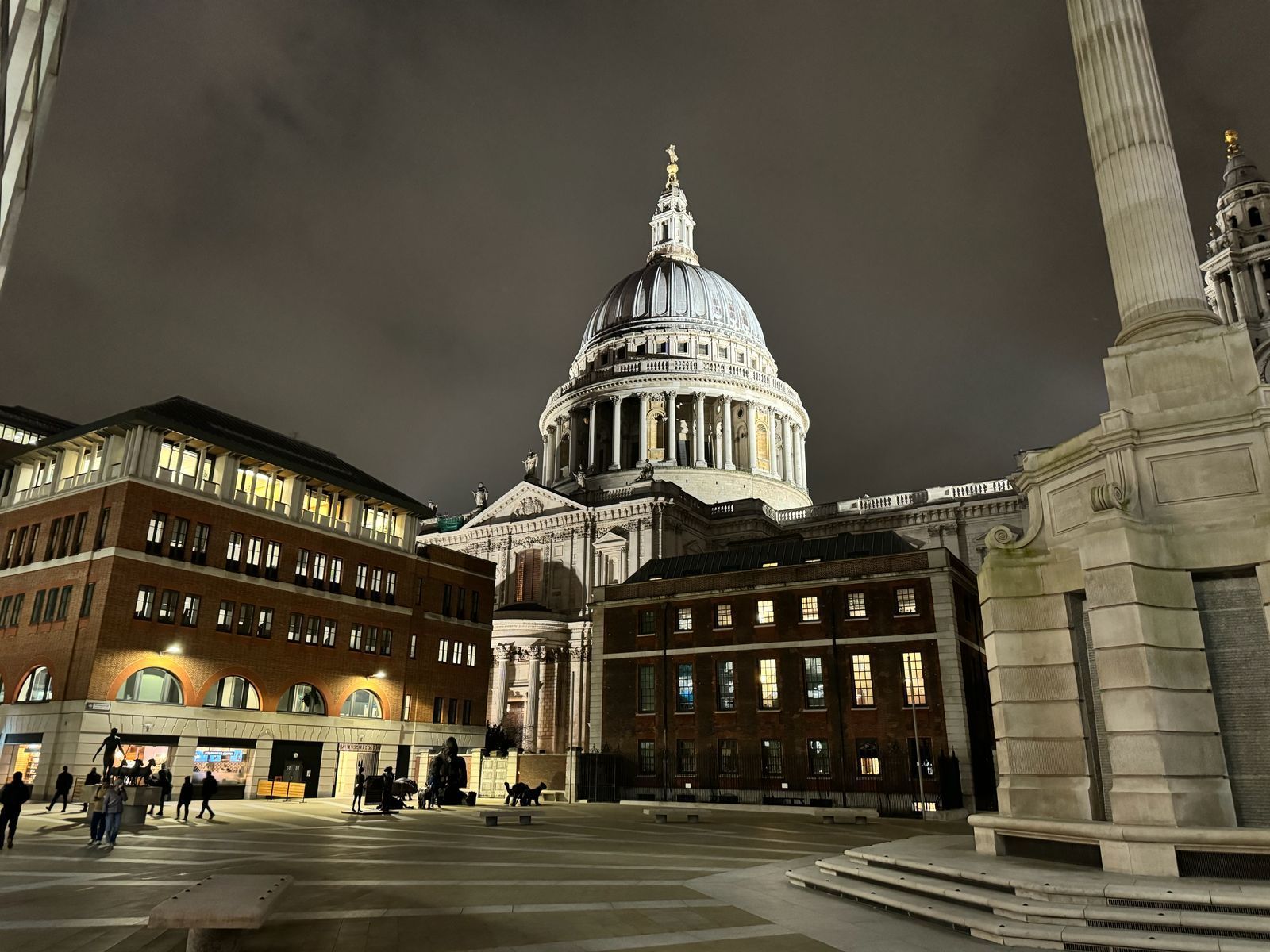 A St Pauls with a dome on top of it is lit up at night, event lighting supplied by Absolute Events