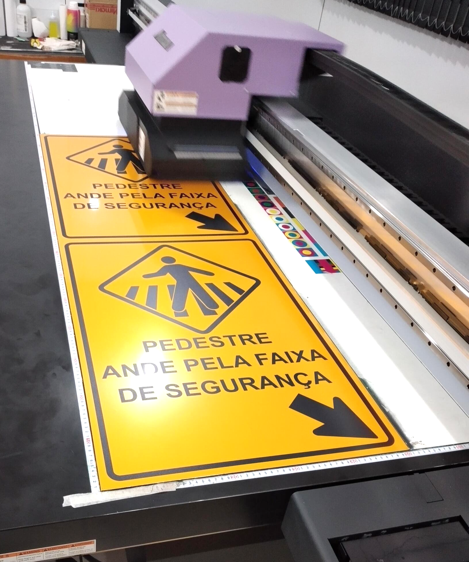 Impressora UV, impressão direto na chapa de PVC, ACM. secagem rápida