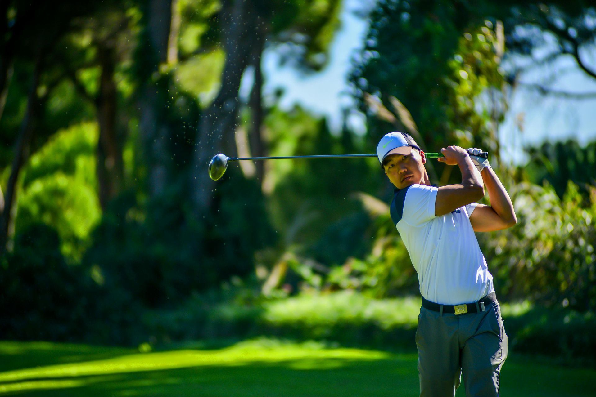 Golfer swinging driver - sports chiropractic care for golf injuries at Franklin Lakes Chiropractic
