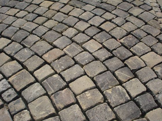 reclaimed cobbled driveway set in a curve in Rotherham